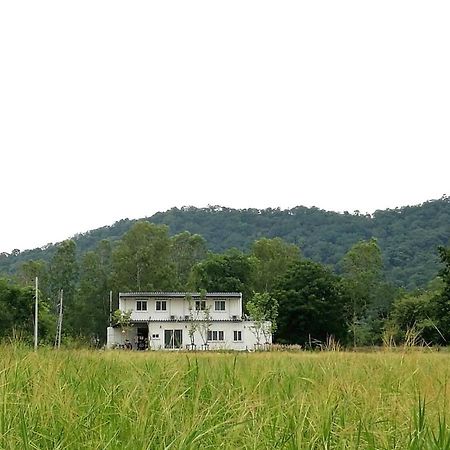 บ้าน Guh Uthai Thani Buitenkant foto